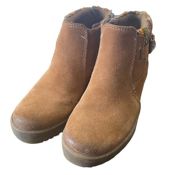 Earth Origins Shoes - EARTH Origins Tate Suede Ankle Bootie size 6.5